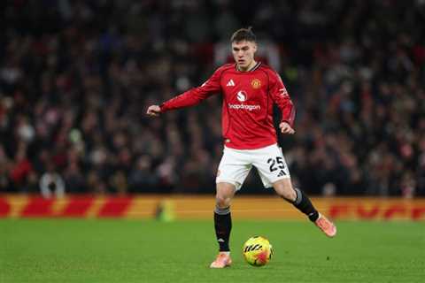 Ajax Eye Winter Loan Move for Man United’s Ugarte
